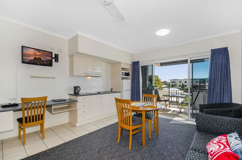 Madison Ocean Breeze Apartments - Tourism Search 12