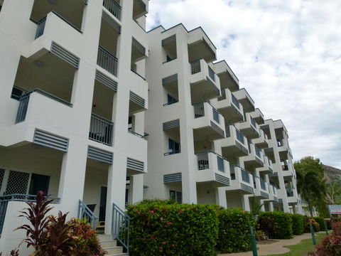 Madison Ocean Breeze Apartments - Tourism Search 7