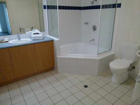 Madison Ocean Breeze Apartments - Tourism Search 33
