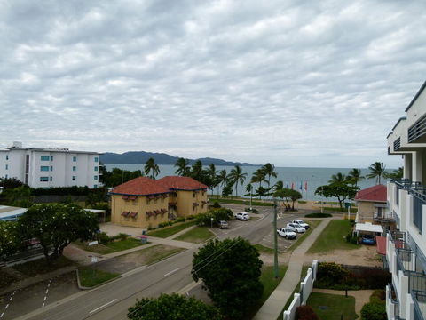 Madison Ocean Breeze Apartments - Tourism Search 39