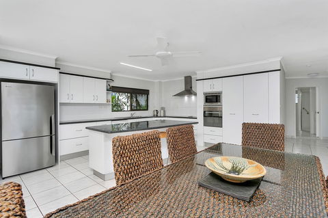 Roydon Beachfront Apartments - Tourism Search 20
