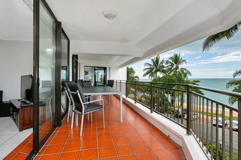 Roydon Beachfront Apartments - Tourism Search 0