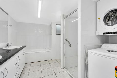 Roydon Beachfront Apartments - Tourism Search 24