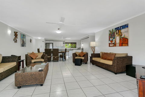 Roydon Beachfront Apartments - Tourism Search 1