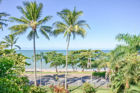 Roydon Beachfront Apartments - Tourism Search 9
