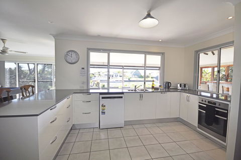 Bribie Island Canal Holiday Destination! - Tourism Search 5