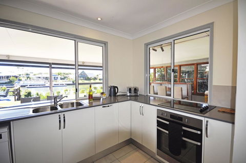 Bribie Island Canal Holiday Destination! - Tourism Search 4