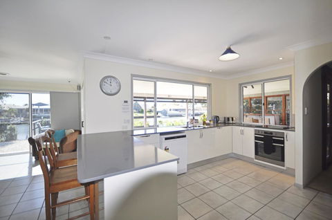 Bribie Island Canal Holiday Destination! - Tourism Search 6
