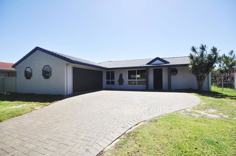 Bribie Island Canal Holiday Destination! - Tourism Search 23