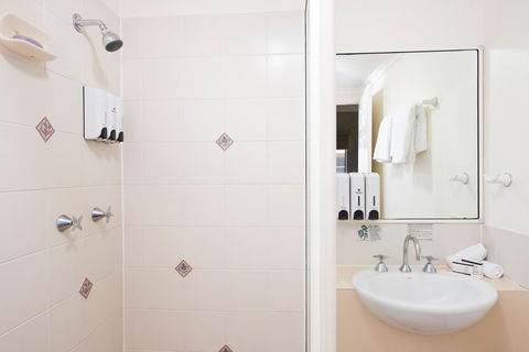 Park Regis Anchorage - Tourism Search 9