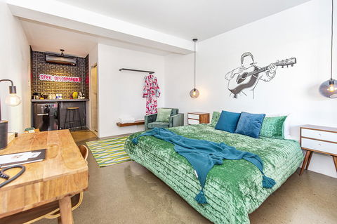 The Pink Hotel Coolangatta - Tourism Search 27