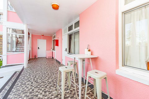 The Pink Hotel Coolangatta - Tourism Search 3