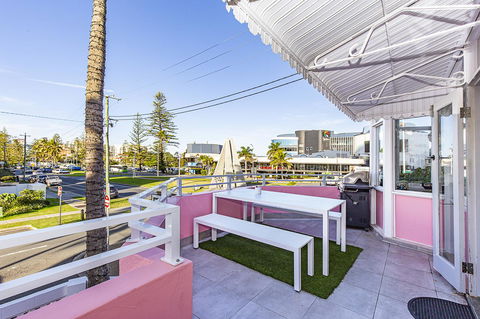 The Pink Hotel Coolangatta - Tourism Search 6