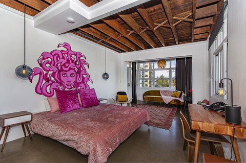The Pink Hotel Coolangatta - Tourism Search 33
