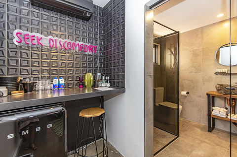 The Pink Hotel Coolangatta - Tourism Search 26
