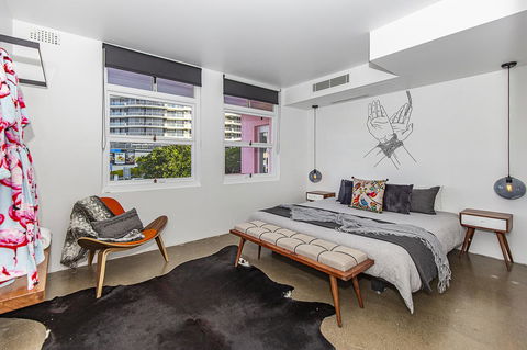 The Pink Hotel Coolangatta - Tourism Search 11