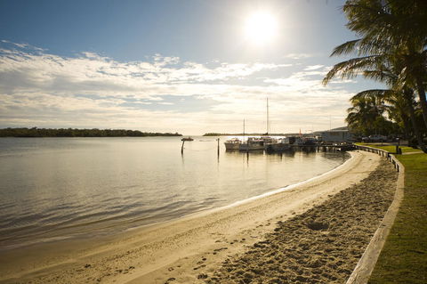 At The Sound Noosa Motel - Tourism Search 12