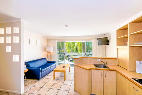 At The Sound Noosa Motel - Tourism Search 25