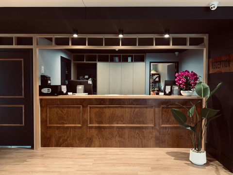 Woodroffe Hotel - Tourism Search 1