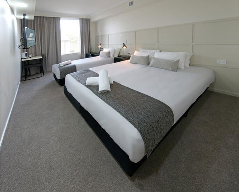 Woodroffe Hotel - Tourism Search 13