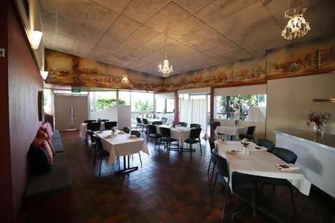 Emerald Central Hotel Official - Tourism Search 31