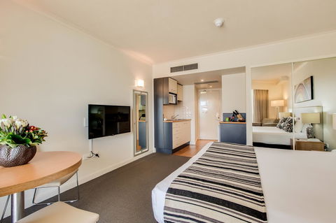 Central Cosmo Apartment Hotel - Tourism Search 4