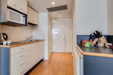 Central Cosmo Apartment Hotel - Tourism Search 18