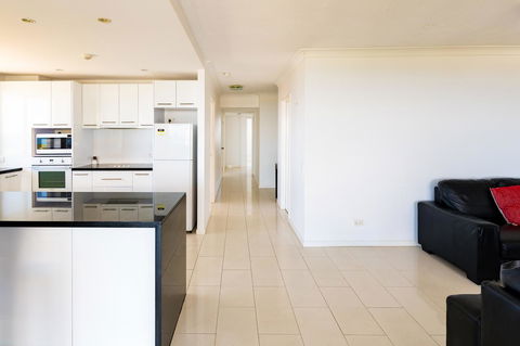 Burgess @ Kings Beach Apartments - Tourism Search 14