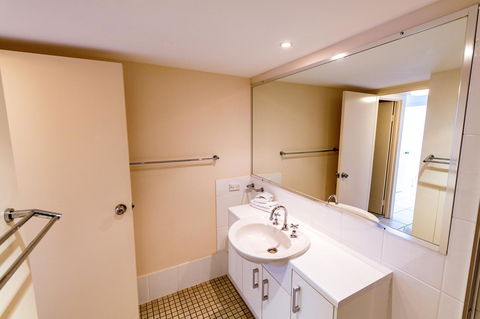 Burgess @ Kings Beach Apartments - Tourism Search 2