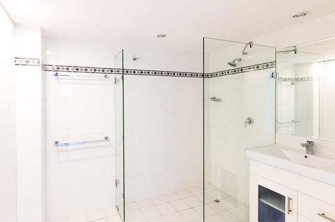 Burgess @ Kings Beach Apartments - Tourism Search 9