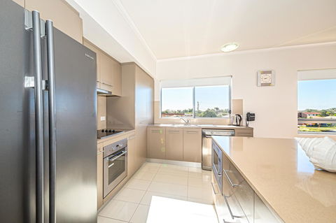 On The Bay Apartments - Tourism Search 3