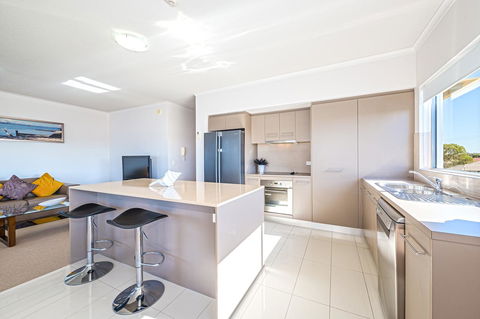 On The Bay Apartments - Tourism Search 4