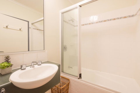 Coral Tree Inn - Tourism Search 41