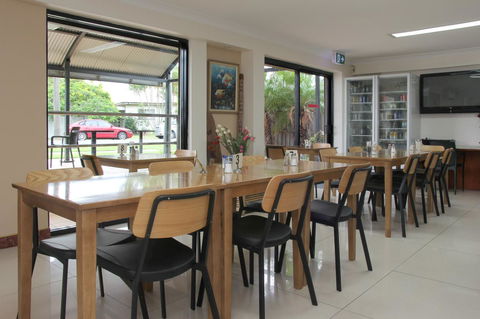 Novena Palms Motel - Tourism Search 27