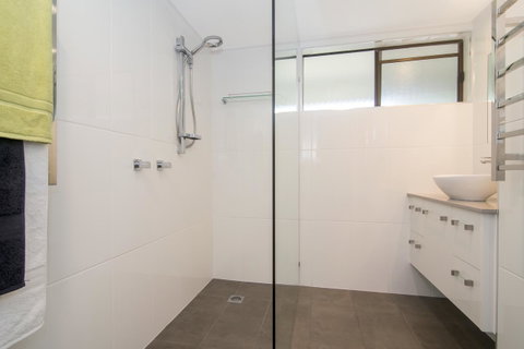 Tropical Reef Apartments - Tourism Search 9