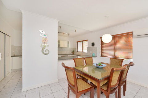 Tropical Reef Apartments - Tourism Search 20