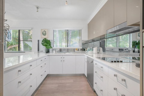 Tropical Reef Apartments - Tourism Search 1