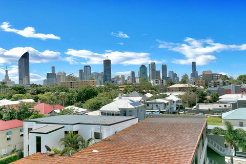 Kangaroo Point Central Hotel & Apartments - Tourism Search 0