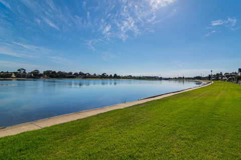 West Lakes Townhouse - Tourism Search 3