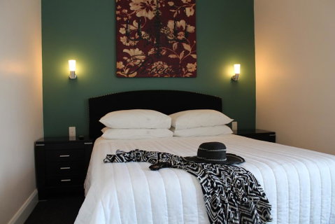 Whale Inn & Restaurant - Tourism Search 0