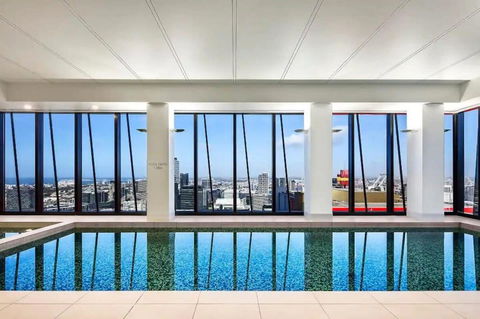 A 2BR Apt On Collins With City Views FREE Parking - Tourism Search 2