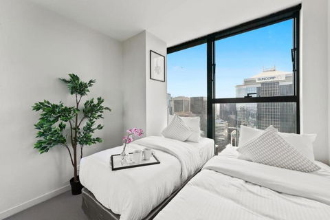 A 2BR Apt On Collins With City Views FREE Parking - Tourism Search 3