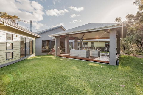 A Bush Utopia - Tourism Search 1
