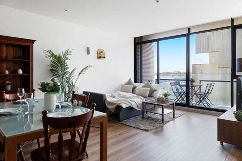 A Chic 2BR Apt Near Melbourne Uni FREE Parking - Tourism Search 2