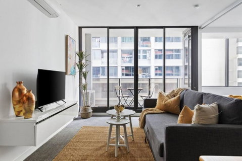 A Chic 2BR Apt Near Southern Cross, With Secure Parking - Tourism Search 0