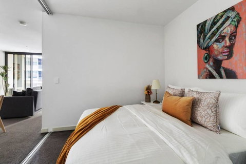 A Chic 2BR Apt Near Southern Cross, With Secure Parking - Tourism Search 2