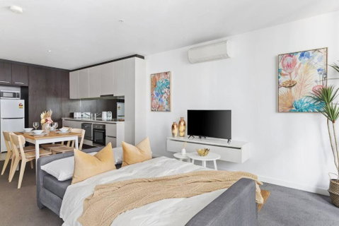A Chic 2BR Apt Near Southern Cross, With Secure Parking - Tourism Search 4