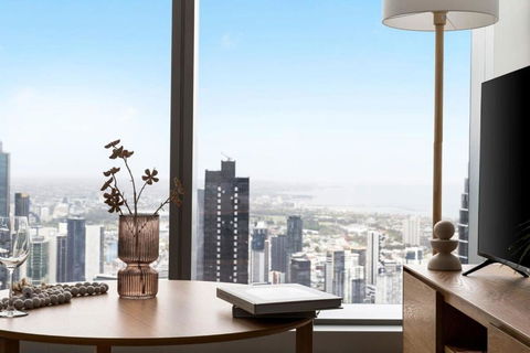 A Chic 2BR Apt With Panoramic Views FREE Parking - Tourism Search 0