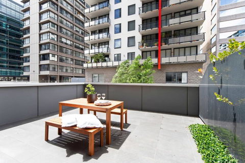 A Chic Apt With A Large Balcony Next To Grand Prix - Tourism Search 2