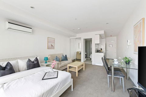 A Chic Studio Only A 4-min Walk To Victoria Market - Tourism Search 1